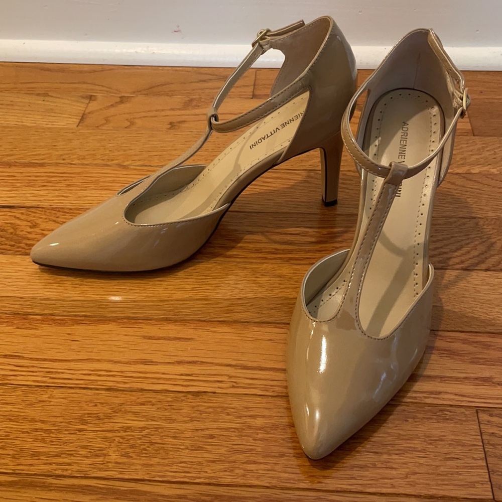 Adrienne Vittadini nude heels. Size 8 1/2.